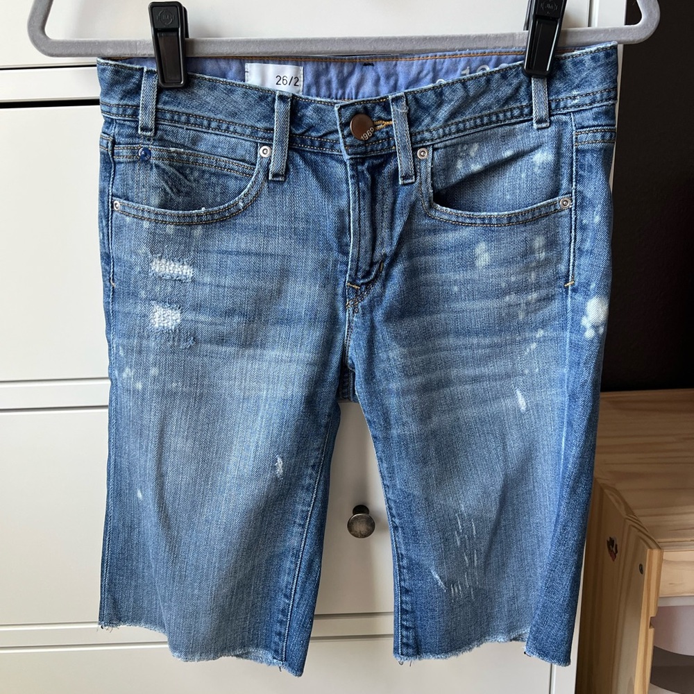 GAP Distressed Denim Shorts 26 / 2